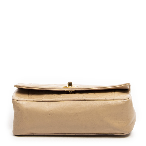 Chanel Diana Flap in Beige Quilted Lambskin Leather - Picture 6 of 7